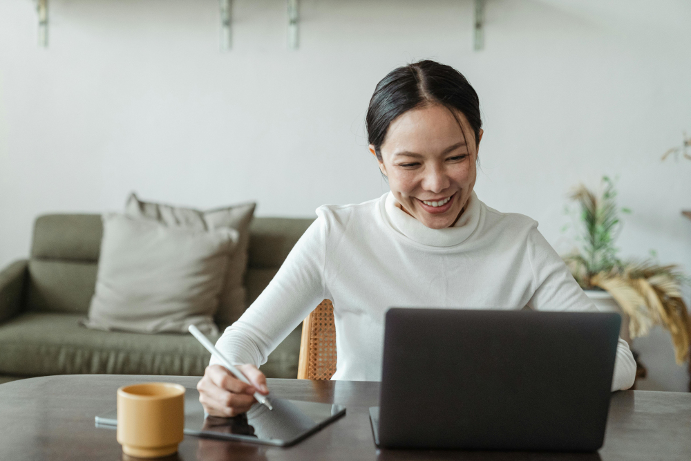 lady smiling on laptop
